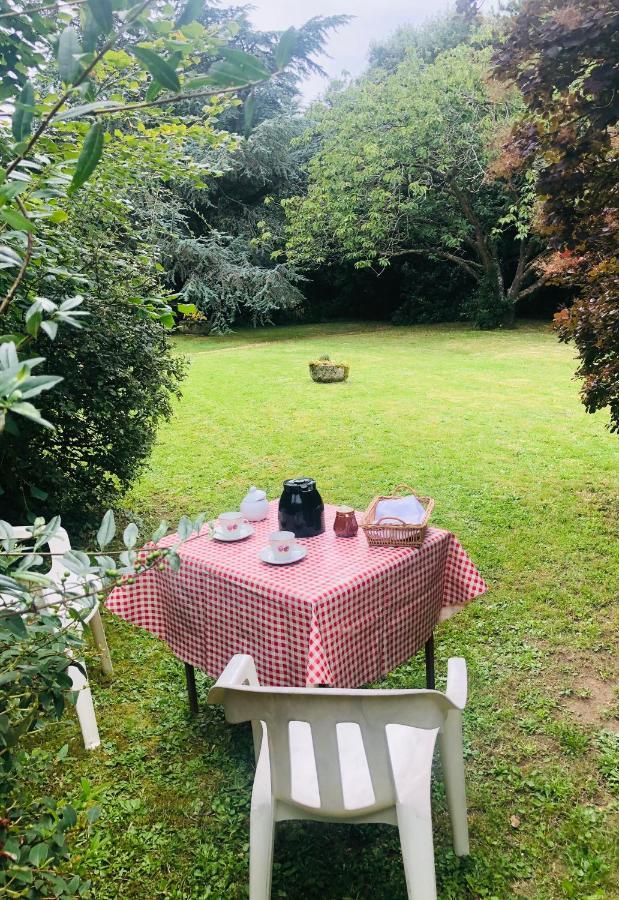 Bed and Breakfast Le Vieux Manoir Carolles Exterior foto